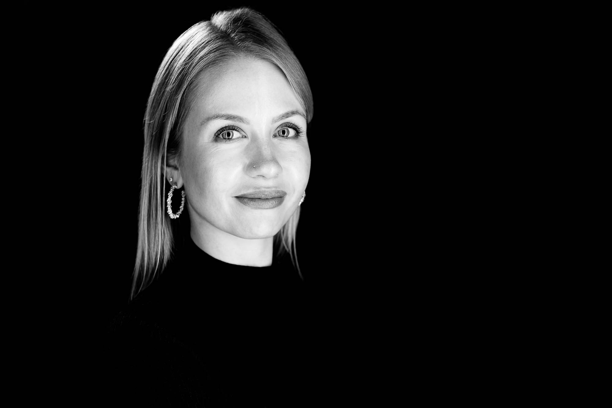 Export x3 Headshot  06645 Dez 01 2019 Bearbeitet Headshots 2019  Miro Nicole Nadine